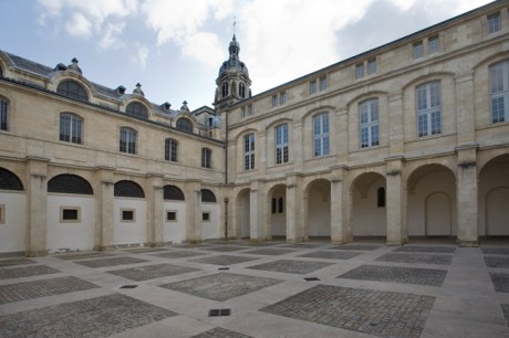Cour Mably, Bordeaux, France, April 2010 Cour Mably, Bordeaux, France, April 2010