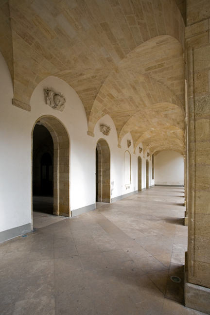 Cour Mably, Bordeaux, France, April 2010 Cour Mably, Bordeaux, France, April 2010