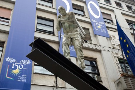 L’uomo della Luce, Via Vivaio, Milan, Italy, January 2011