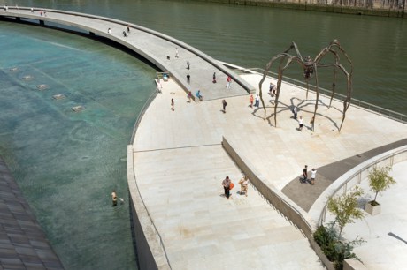 Bourgeois, Maman, Museo Guggenheim, Bilbao, Spain, July 2013 