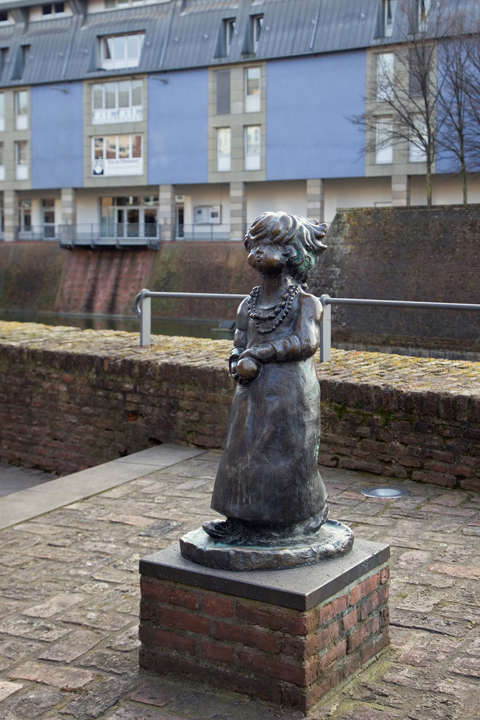 Ehra oder Kind mit Bal, Düsseldorf, Germany, February 2025