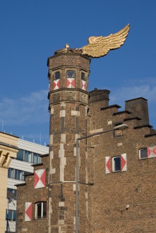 Skulptur Goldenes Flügelauto, Cologne, Germany, February 2025