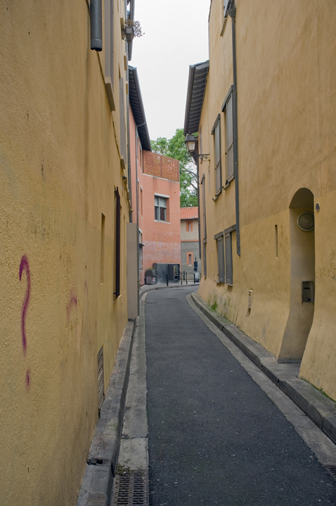 Rue de la Bastide, Toulouse, France, April 2025