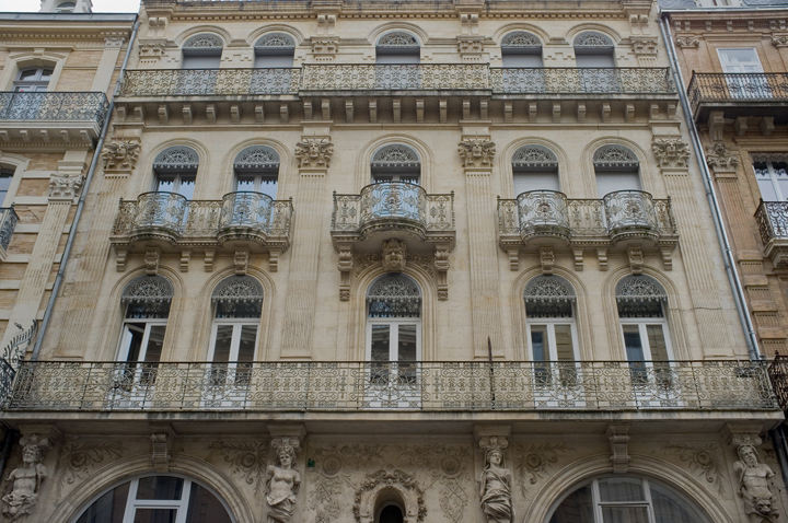 Boulevard Lascrosses, Toulouse, France, April 2025