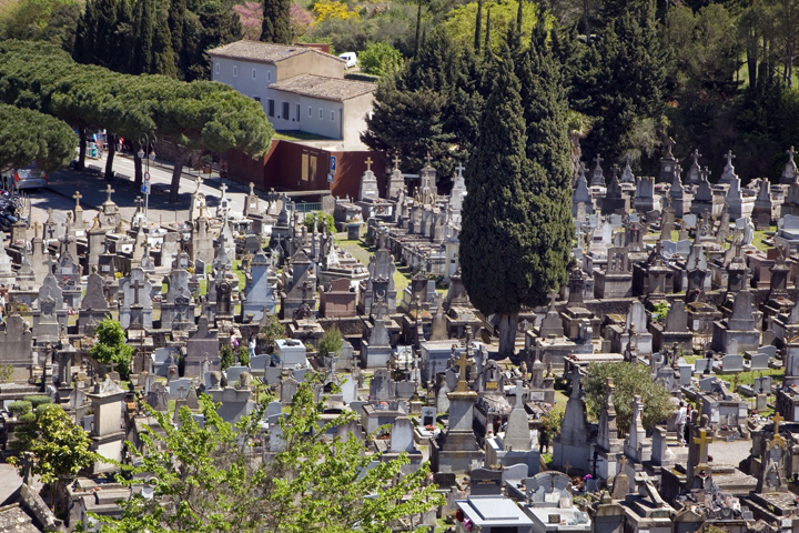 Cimetière de la Cité de Carcassonne, Carcassonne, France, April 2025