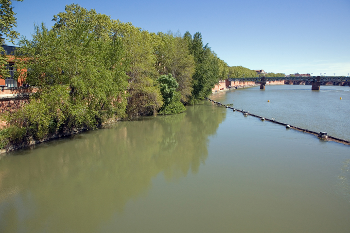 La Garonne, Toulouse, France, April 2025