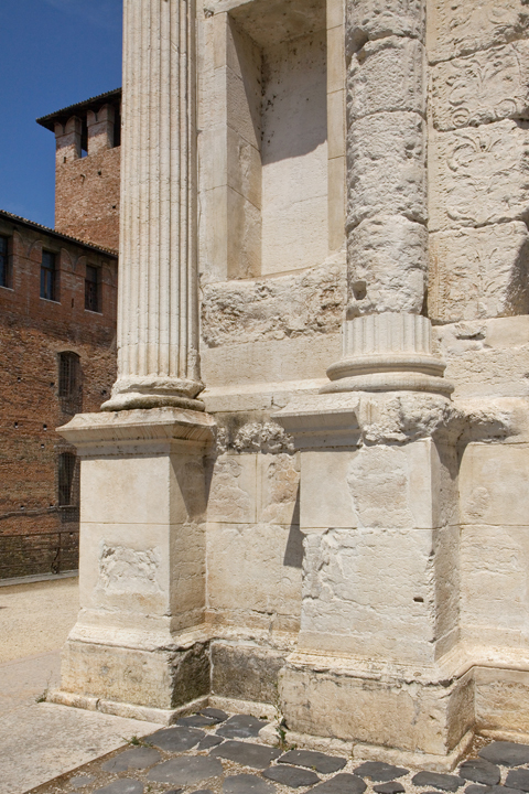 Arco dei Gavi, Verona, Italy, July 2025